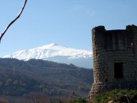Castiglione di Sicilia, Cannizzo, sullo sfondo l\'Etna
